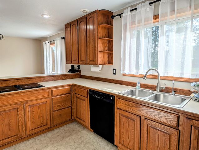 28 Enzyme Ln, Kettle Falls, WA 99141