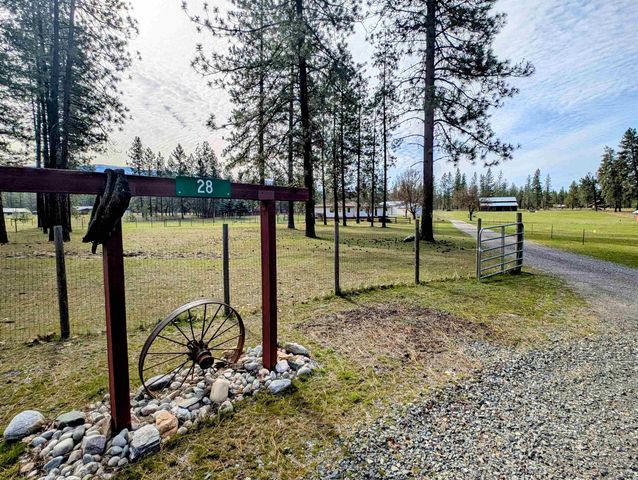 28 Enzyme Ln, Kettle Falls, WA 99141