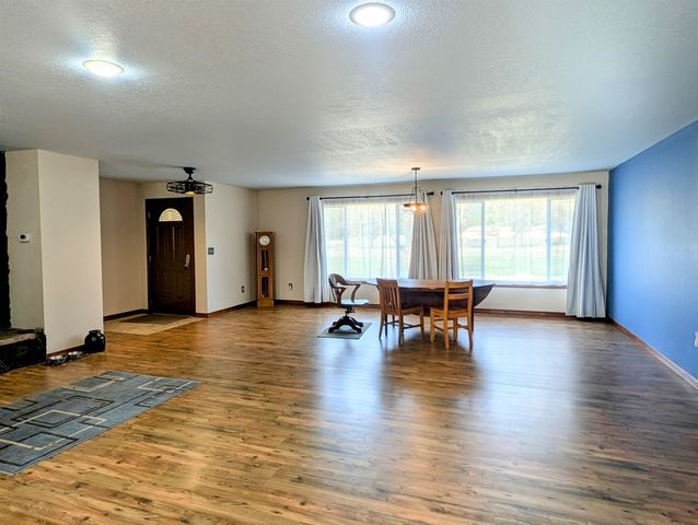 28 Enzyme Ln, Kettle Falls, WA 99141