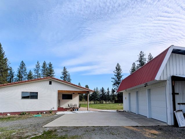 28 Enzyme Ln, Kettle Falls, WA 99141