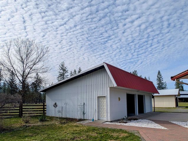 28 Enzyme Ln, Kettle Falls, WA 99141