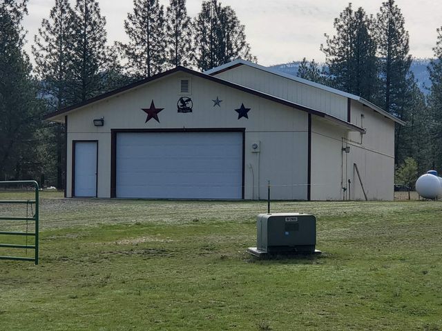 28 Enzyme Ln, Kettle Falls, WA 99141