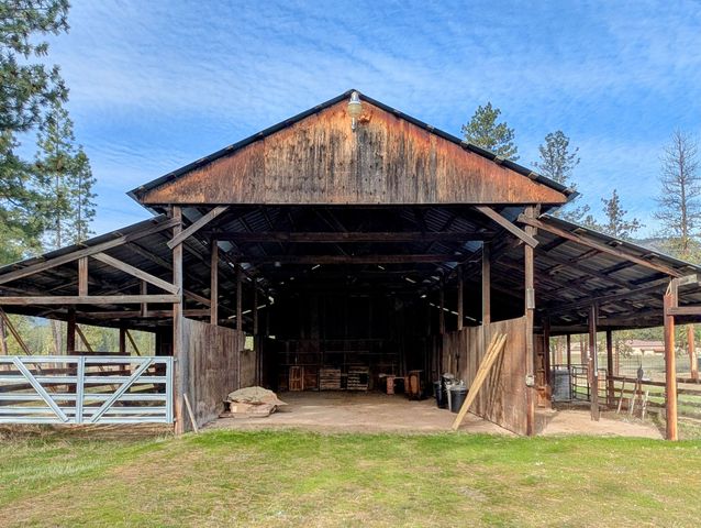 28 Enzyme Ln, Kettle Falls, WA 99141