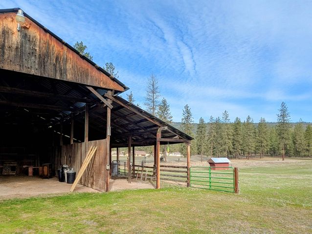 28 Enzyme Ln, Kettle Falls, WA 99141