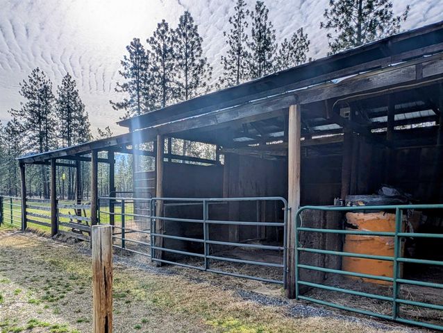 28 Enzyme Ln, Kettle Falls, WA 99141