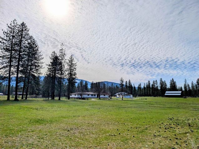 28 Enzyme Ln, Kettle Falls, WA 99141