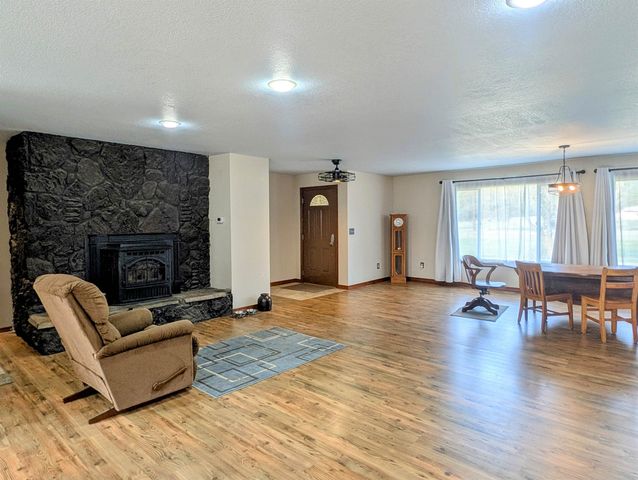 28 Enzyme Ln, Kettle Falls, WA 99141