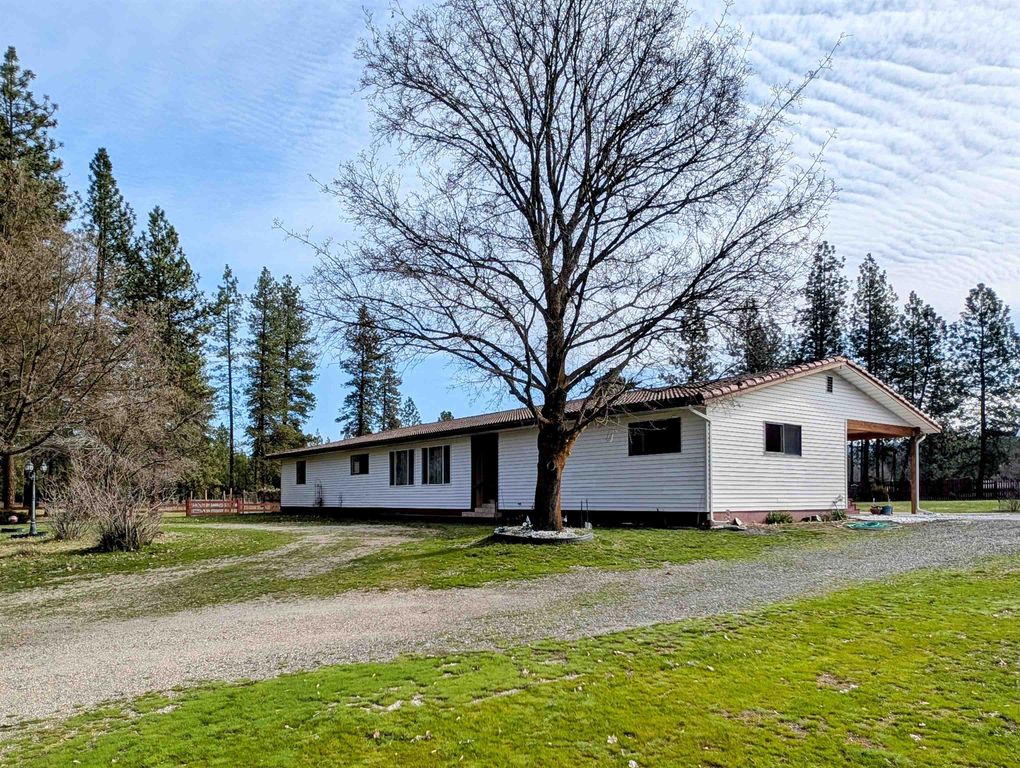 28 Enzyme Ln, Kettle Falls, WA 99141