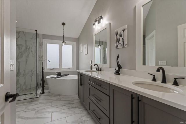 51280 Coveside Drive, Granger, IN 46530