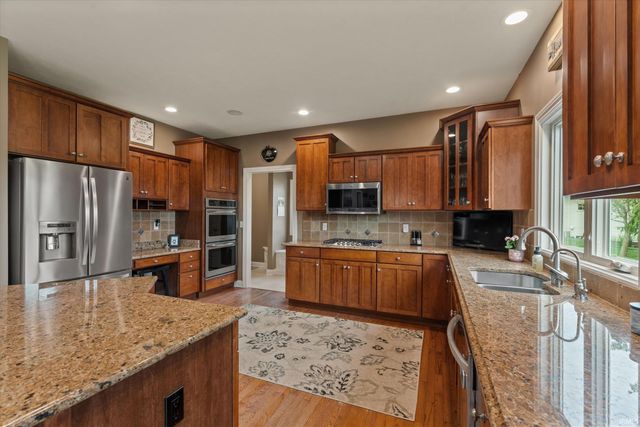 51280 Coveside Drive, Granger, IN 46530
