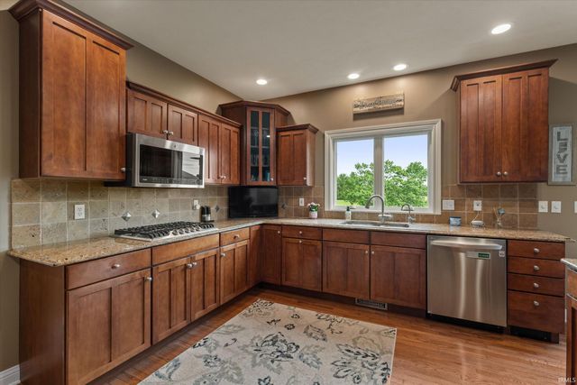 51280 Coveside Drive, Granger, IN 46530
