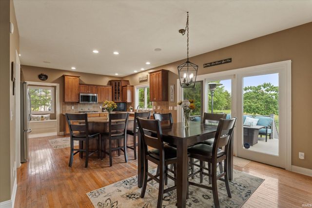 51280 Coveside Drive, Granger, IN 46530