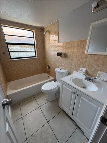 5708 N LINCOLN AVENUE C, Tampa, FL 33614