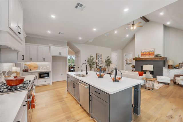 5529 Woodland Park Drive, College Station, TX 77845