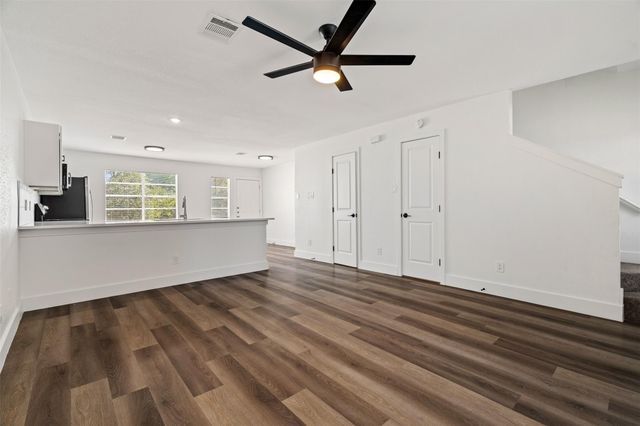 1810 River Crossing CR CIR B, Austin, TX 78741