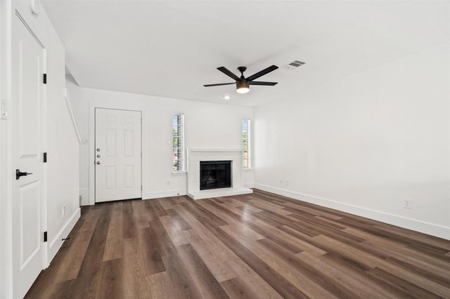 1810 River Crossing CR CIR B, Austin, TX 78741