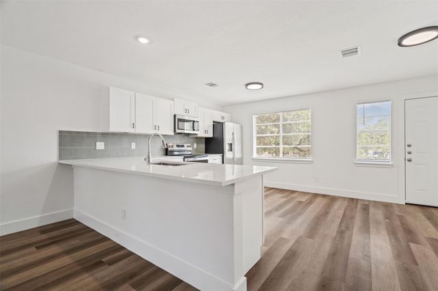 1810 River Crossing CR CIR B, Austin, TX 78741