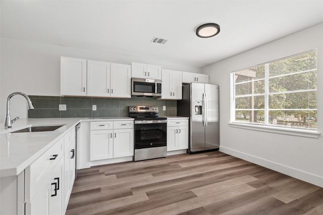 1810 River Crossing CR CIR B, Austin, TX 78741