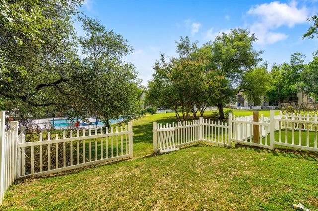 1810 River Crossing CR CIR B, Austin, TX 78741