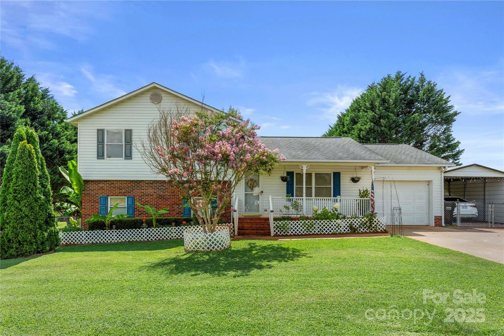 938 Lyndsey Brook Court, Lincolnton, NC 28092