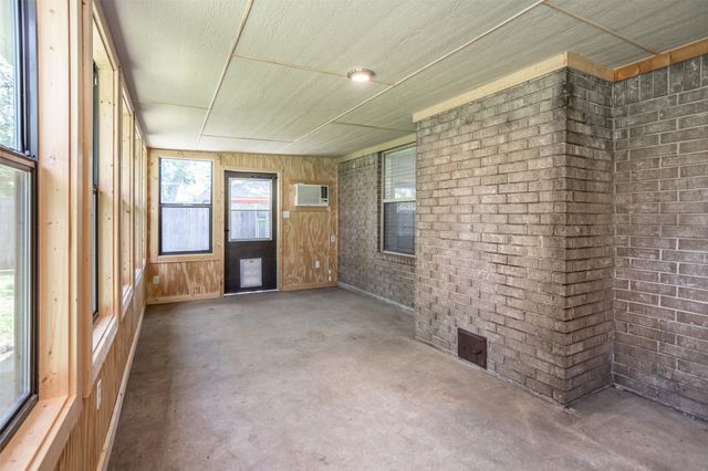 2003 Oneal Street, Gainesville, TX 76240