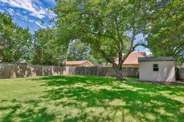 2003 Oneal Street, Gainesville, TX 76240