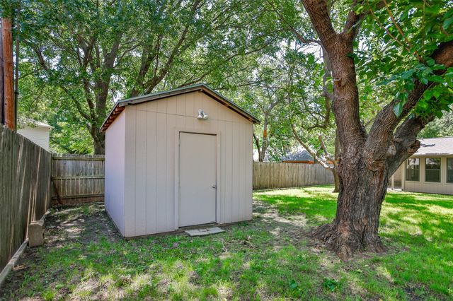 2003 Oneal Street, Gainesville, TX 76240