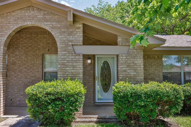 2003 Oneal Street, Gainesville, TX 76240