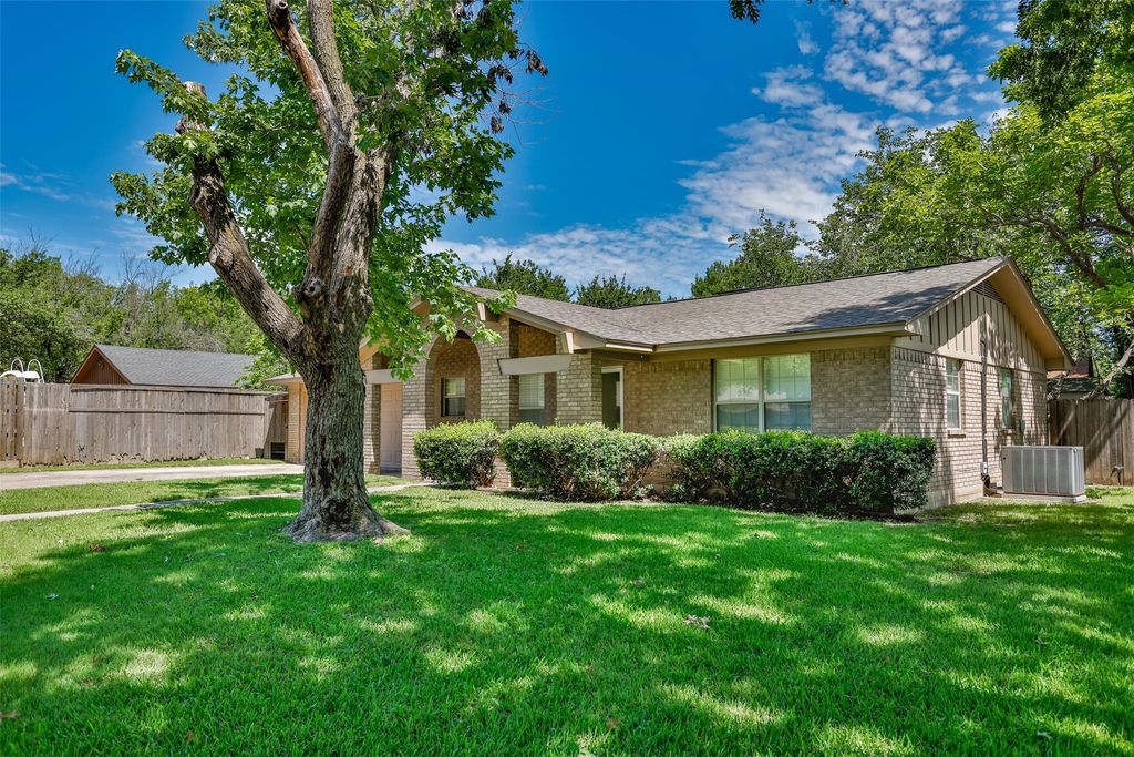 2003 Oneal Street, Gainesville, TX 76240