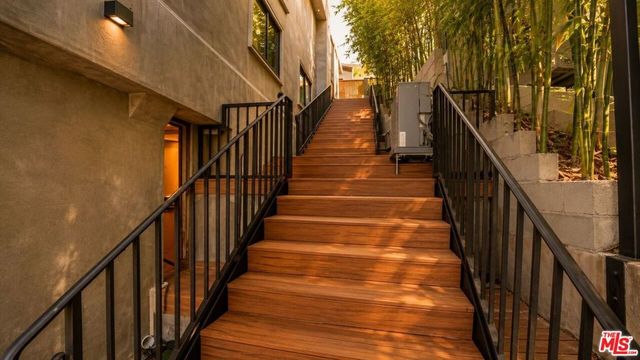 8740 W Saint Ives Drive, West Hollywood, CA 90069