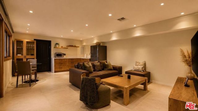 8740 W Saint Ives Drive, West Hollywood, CA 90069