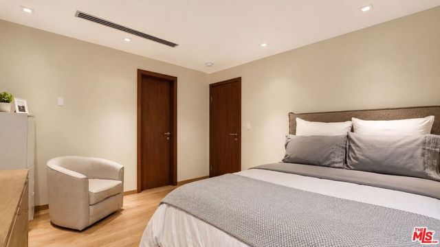 8740 W Saint Ives Drive, West Hollywood, CA 90069
