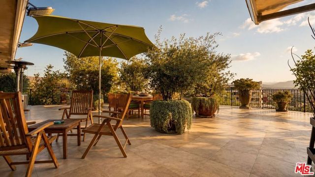 8740 W Saint Ives Drive, West Hollywood, CA 90069