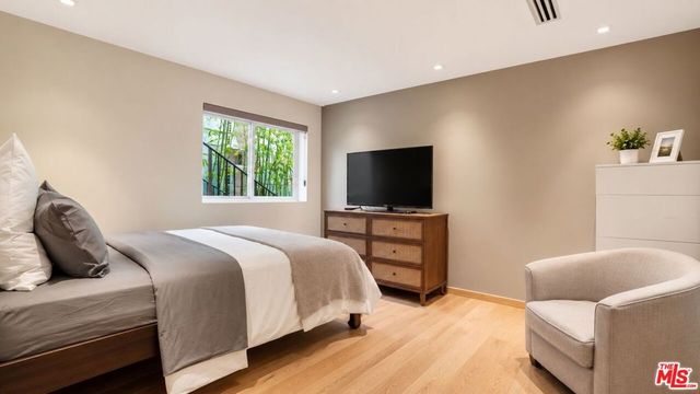 8740 W Saint Ives Drive, West Hollywood, CA 90069