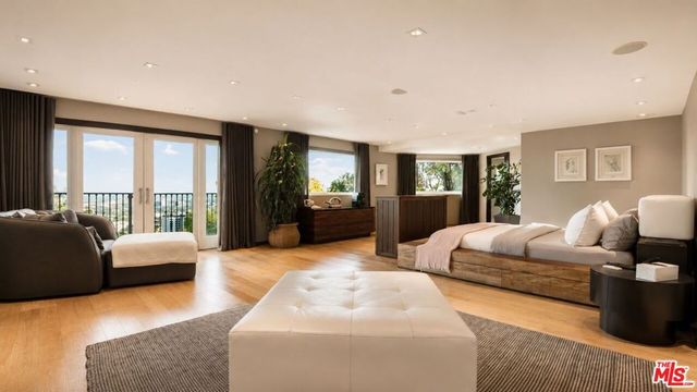 8740 W Saint Ives Drive, West Hollywood, CA 90069