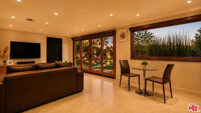 8740 W Saint Ives Drive, West Hollywood, CA 90069