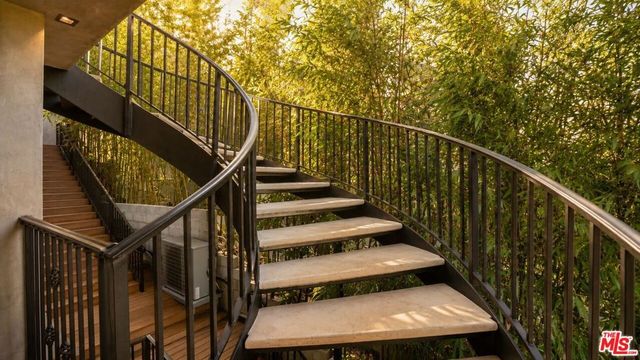 8740 W Saint Ives Drive, West Hollywood, CA 90069