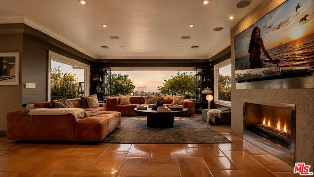 8740 W Saint Ives Drive, West Hollywood, CA 90069