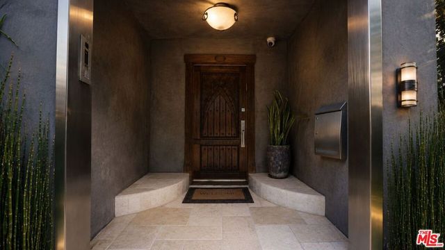 8740 W Saint Ives Drive, West Hollywood, CA 90069
