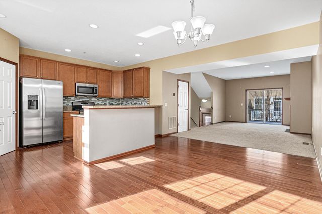 1949 Commonwealth Boulevard 2, Chanhassen, MN 55317