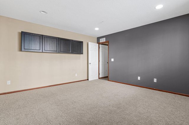 1949 Commonwealth Boulevard 2, Chanhassen, MN 55317