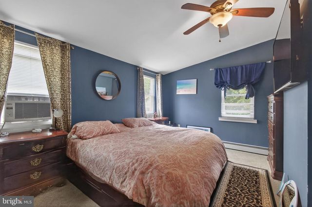 43 OAK ST, Phoenixville, PA 19460