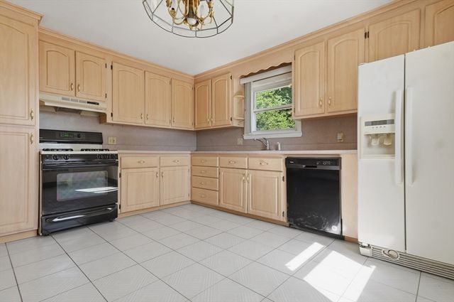 7 Dewey Avenue, Woburn, MA 01801