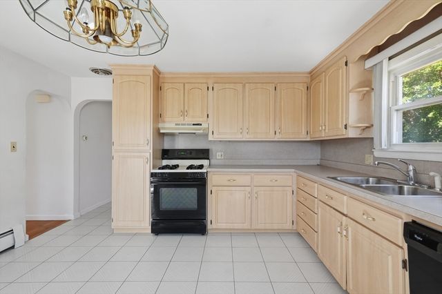 7 Dewey Avenue, Woburn, MA 01801