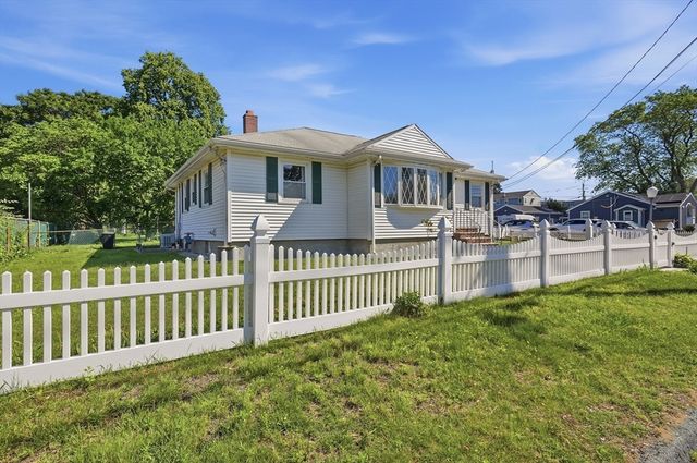 7 Dewey Avenue, Woburn, MA 01801