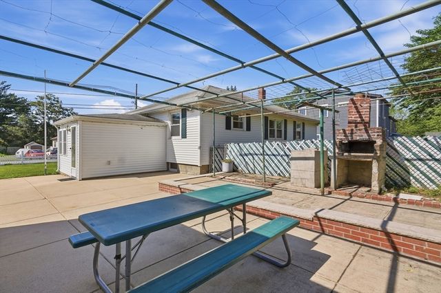 7 Dewey Avenue, Woburn, MA 01801