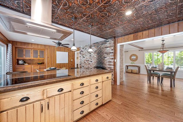 2180 Carol Ln, Roseville, CA 95747