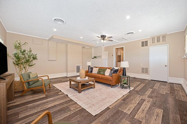 2180 Carol Ln, Roseville, CA 95747