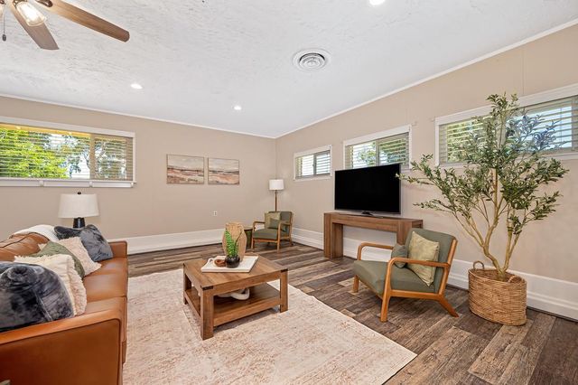2180 Carol Ln, Roseville, CA 95747