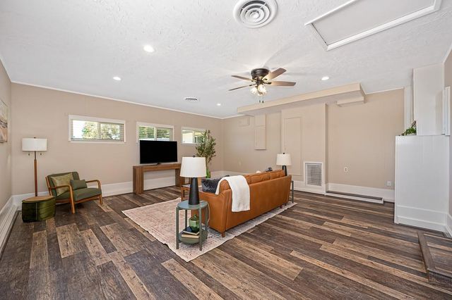 2180 Carol Ln, Roseville, CA 95747